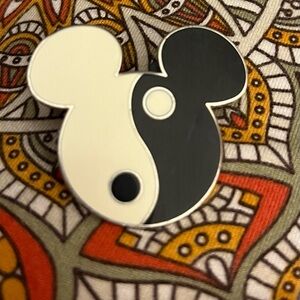 RARE Disney World Mickey Mouse Yin Yang Collector Pin Y2K